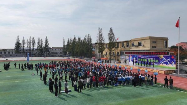 哈福配资 老河口市2025年青少年科技节竞技赛开赛 中小学生“玩转”科技展风采